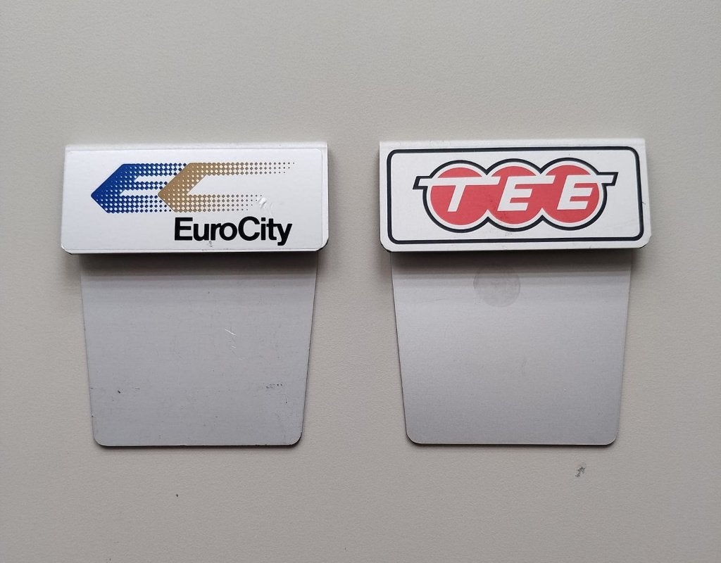 Aluminium colbert naamplaatjes EC en TEE, Verzenden, Gebruikt, Trein, Overige typen