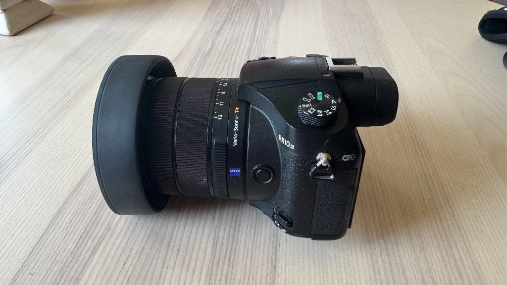 Sony Cybershot DSC-RX10 mark III, Gebruikt, Screenprotector, Ophalen of Verzenden, Sony
