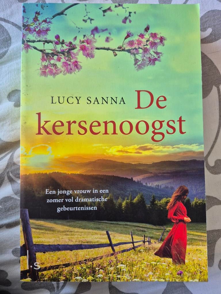 Lucy Sanna - De kersenoogst, Ophalen of Verzenden, Zo goed als nieuw, Lucy Sanna