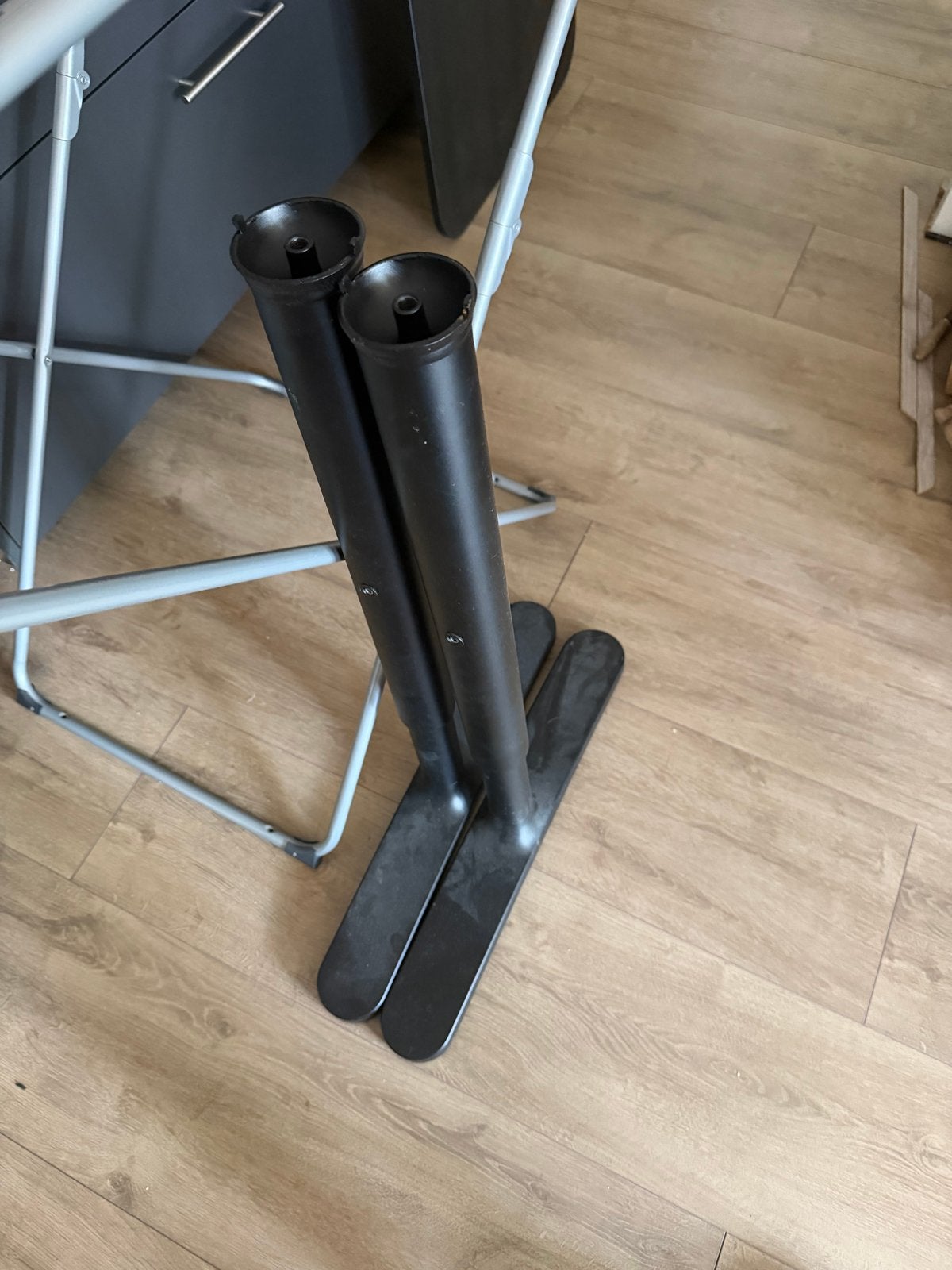 IKEA Bekant bureau - gratis afhalen (excl. schroeven), Ophalen, Gebruikt, IKEA, Zwart