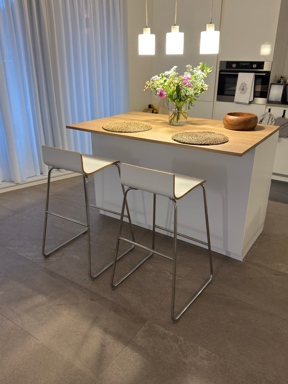 2x IKEA Sebastian barkrukken - wit met metaal onderstel, Ophalen, Gebruikt, 60 tot 90 cm, Metaal