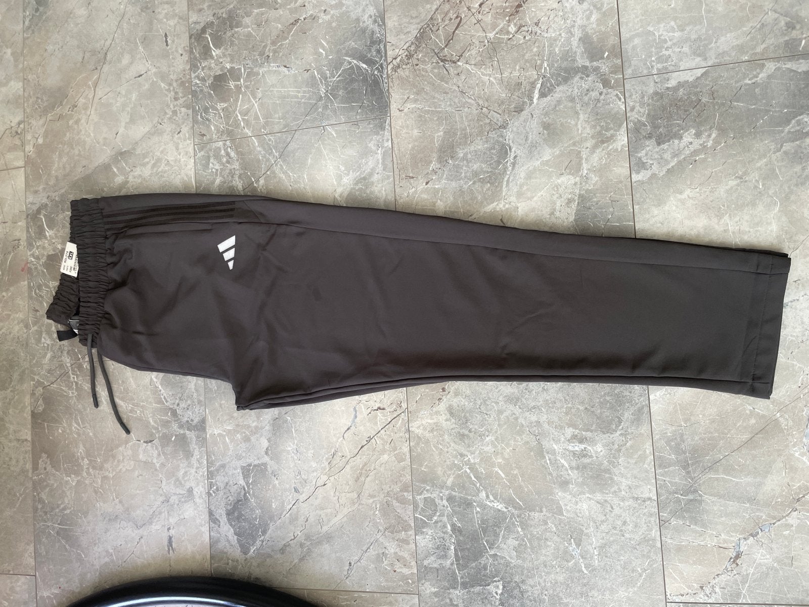 Adidas sportbroek - Nieuw met label, Kleding | Heren, Sportkleding, Maat 52/54 (L), Fitness, Nieuw, Ophalen of Verzenden