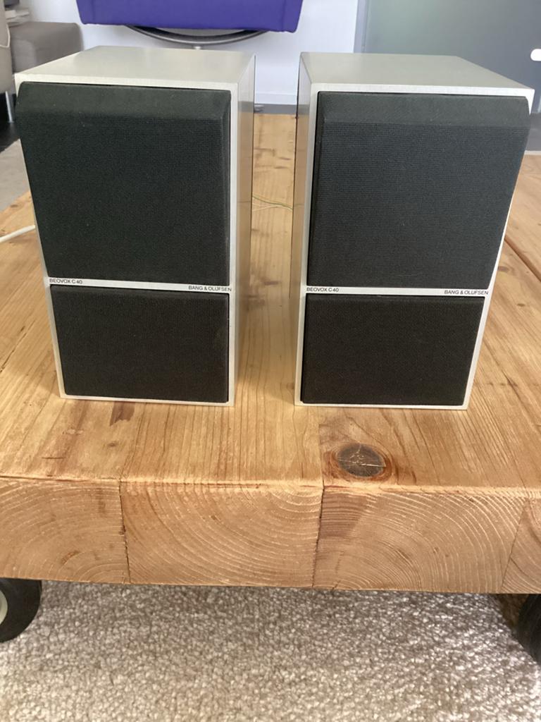 Bang & Olufsen Beovox C40 boxen met ophangbeugels, Audio, Tv en Foto, Luidsprekers, Gebruikt, Minder dan 60 watt, Front, Rear of Stereo speakers
