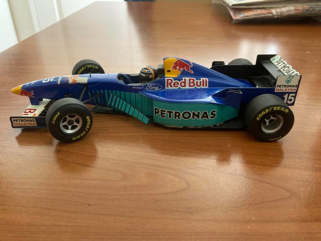 Formule F1 auto 96 SAUBER C15., Ophalen, Zo goed als nieuw, Bburago