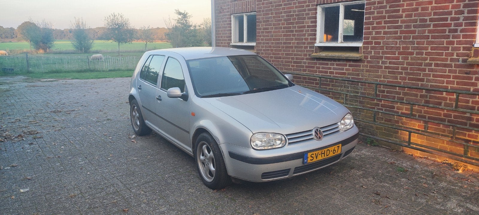 Volkswagen Golf 1.6 74KW 1998 Grijs, Auto's, 4 cilinders, 100 pk, 49 €/maand, 1200 kg