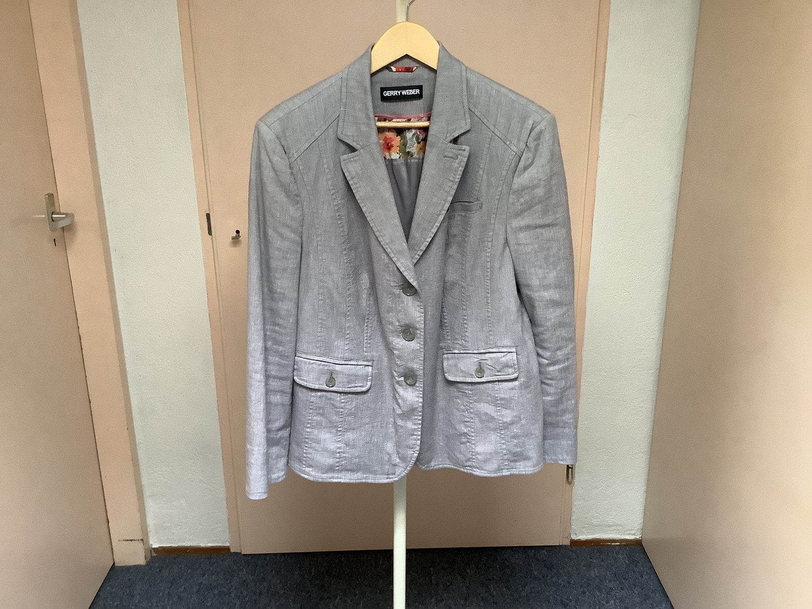Mooi linnen jasje van Gerry Weber maat 46 kleur grijs, Ophalen of Verzenden, Zo goed als nieuw, Maat 46/48 (XL) of groter, Grijs
