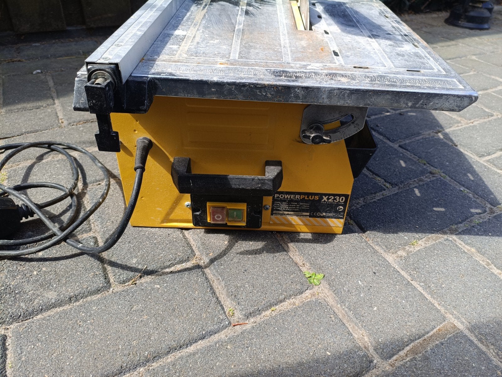 Powerplus Tegelzaag X230, Doe-het-zelf en Verbouw, Gereedschap | Zaagmachines, Ophalen, Gebruikt, Overige typen, 600 tot 1200 watt