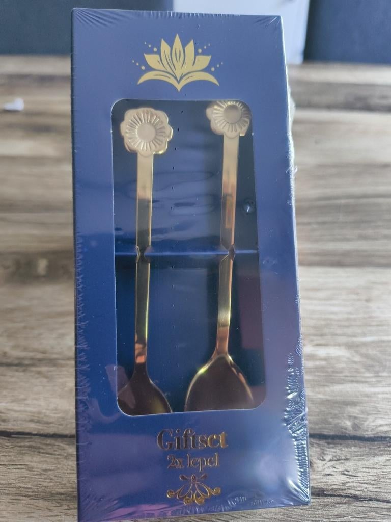 Gouden theelepels met bloemmotief - Giftset 2 stuks, Ophalen of Verzenden, Nieuw, Overige materialen, Los bestek