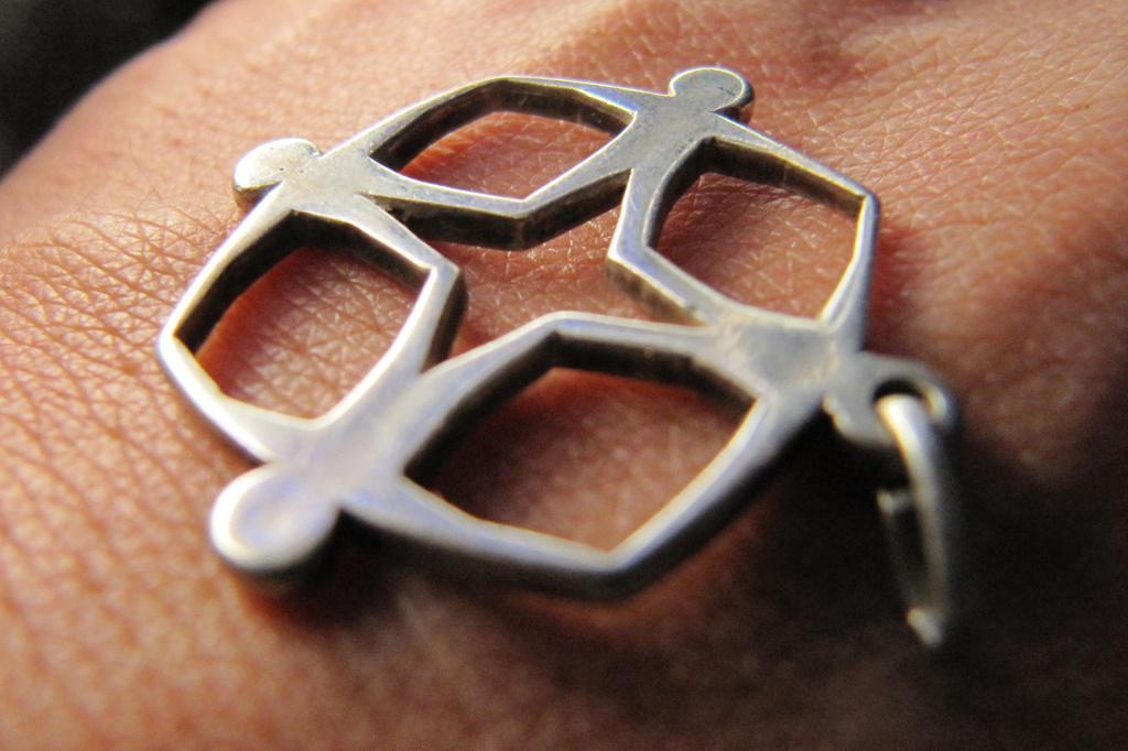 Unieke zilveren hanger Wereldkinderen Adoptie, Ophalen, Zo goed als nieuw, Zilver, Overige materialen