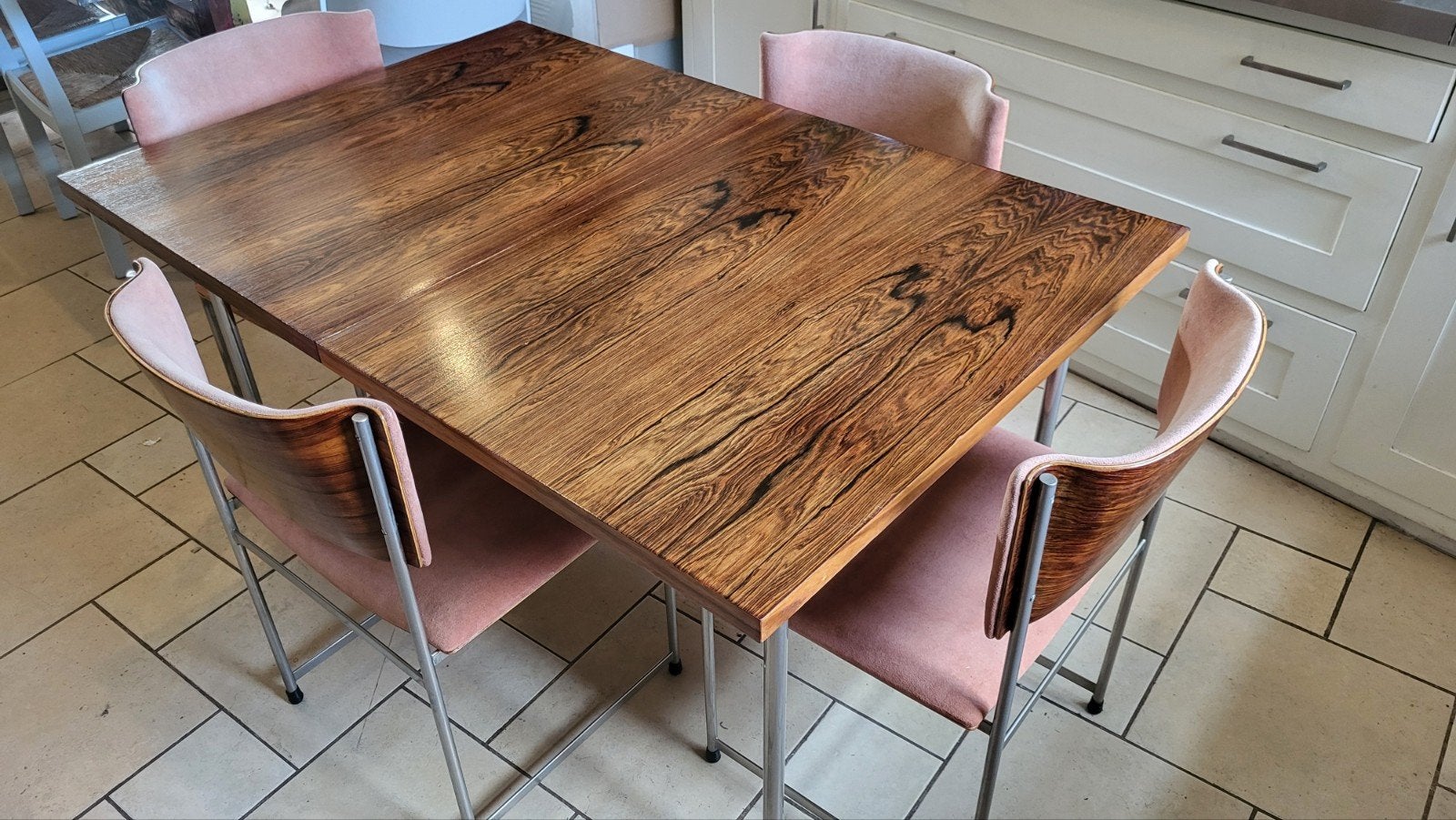 vintage pallisander Pastoe eettafel en 4 pastoe stoelen +-19, Ophalen, Gebruikt, Bruin, Vier