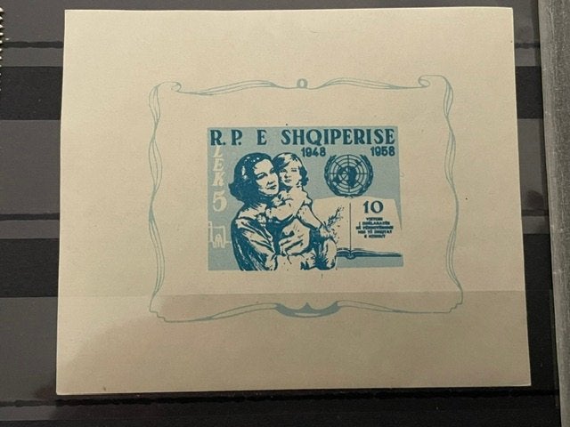 Leuk kavel Albanie 9 sheets, Verzenden, Buitenland