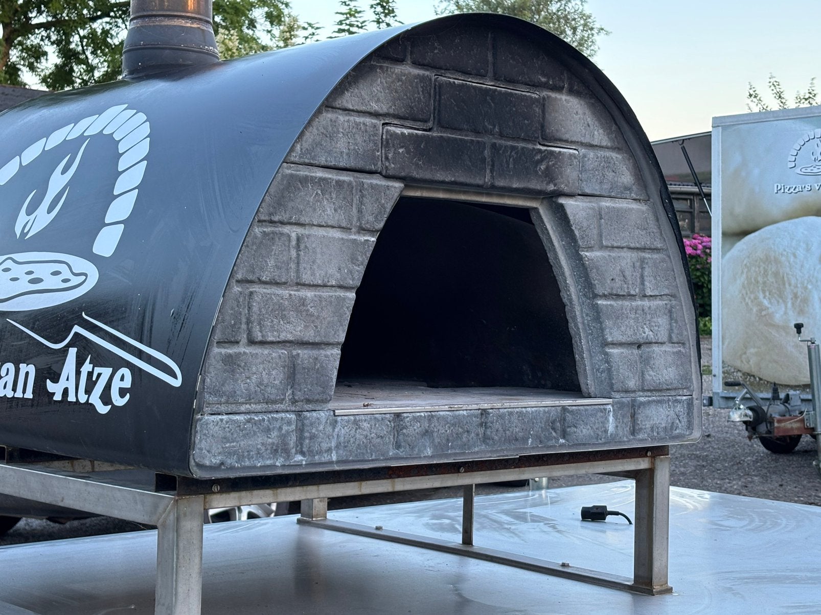 Pizza foodtruck te huur, Ophalen, Zo goed als nieuw