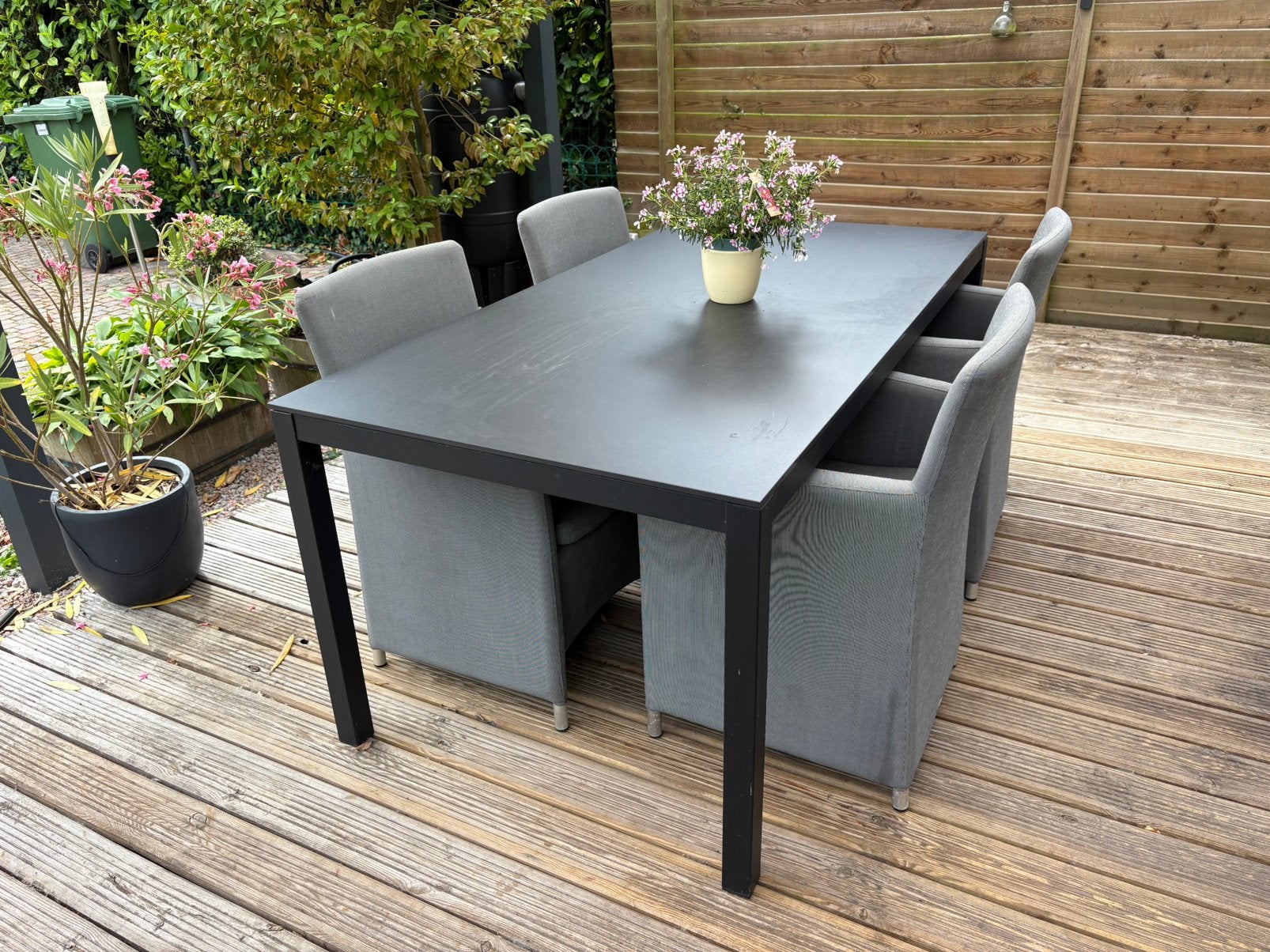 Manutti eetkamer stoelen a € 150,—per  stuk
