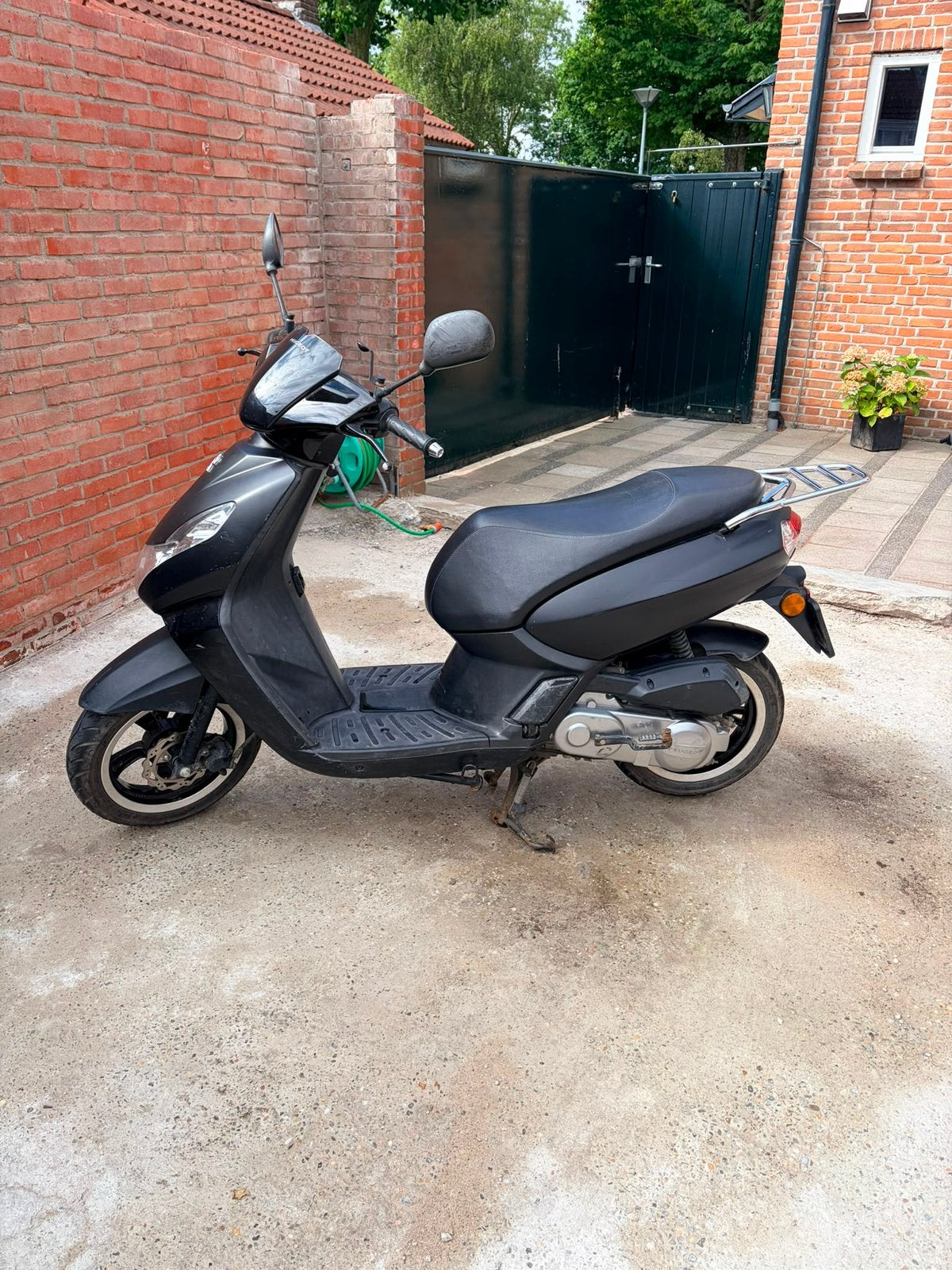 Peugeot kisbee snorscooter, Ophalen, Zo goed als nieuw, Benzine, Overige modellen