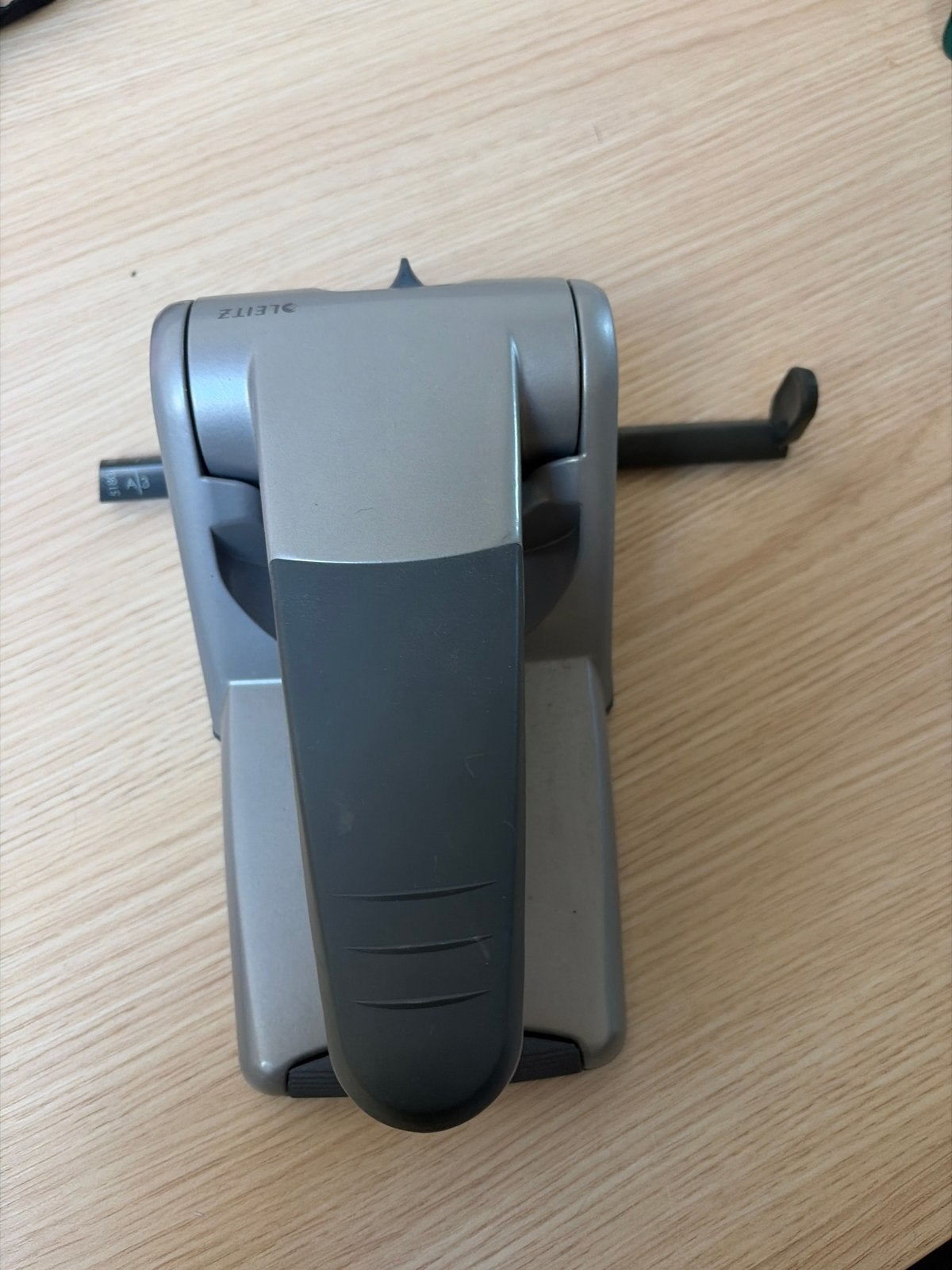 Leitz perforator - Gebruikt, maar in goede staat, Diversen, Bureau-accessoires, Ophalen of Verzenden, Zo goed als nieuw