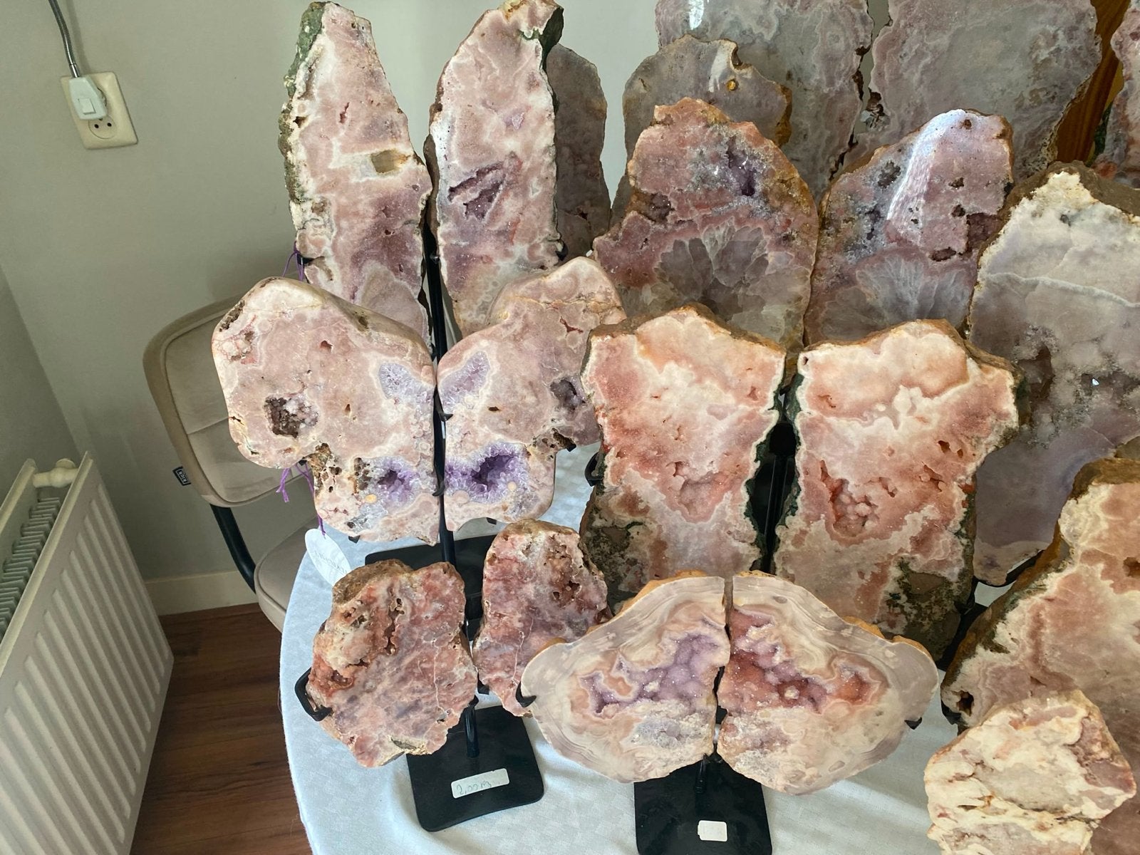 Partij van 16 Roze Amethist Geodes op metalen standaard, Verzamelen, Mineralen en Fossielen, Ophalen of Verzenden, Mineraal