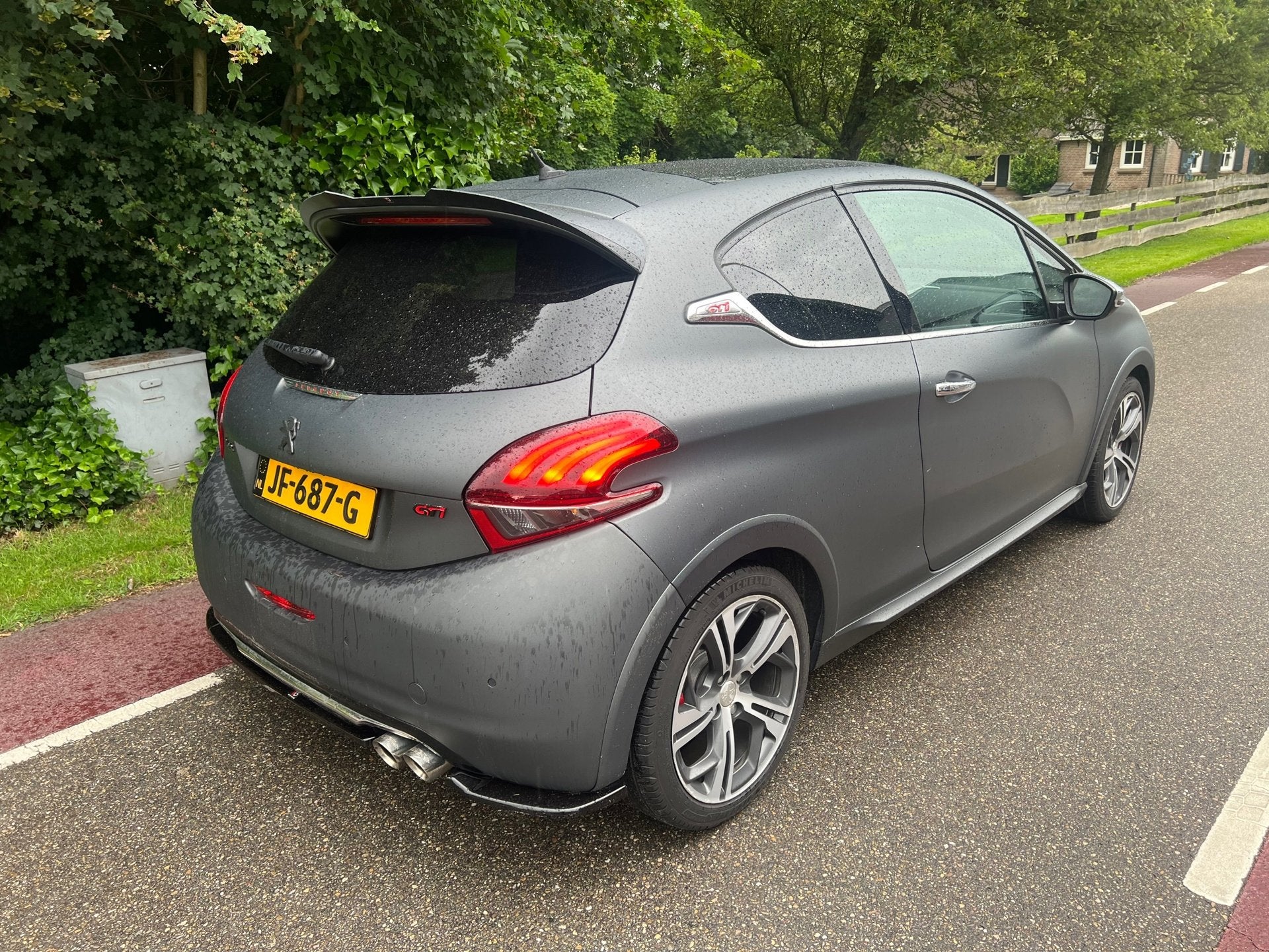 Peugeot 208 1.6 e-THP GTi 208 PK Pano Navi Clima, Voorwielaandrijving, Gebruikt, Leder en Stof, 49 €/maand