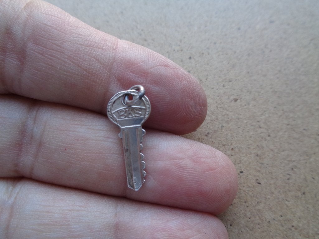 zilveren vintage bedel BKS sleutel [980], Sieraden, Tassen en Uiterlijk, Bedels, Overige merken, Verzenden, Zo goed als nieuw