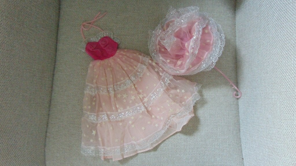 Barbie Dream Glow jurk uit 1985 met paraplu Boa, Ophalen of Verzenden, Gebruikt, Kleertjes