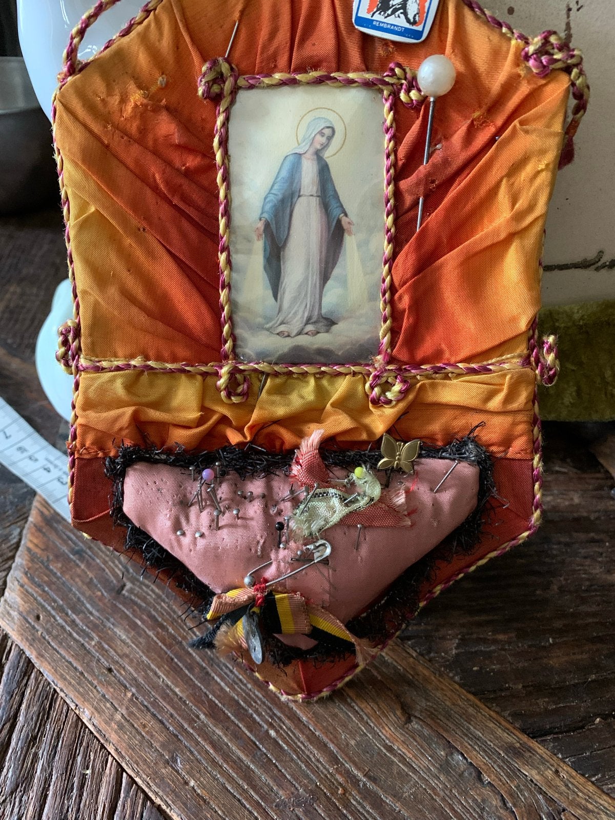 Brocante Speldenkussen met Religieus Tintje, Ophalen of Verzenden