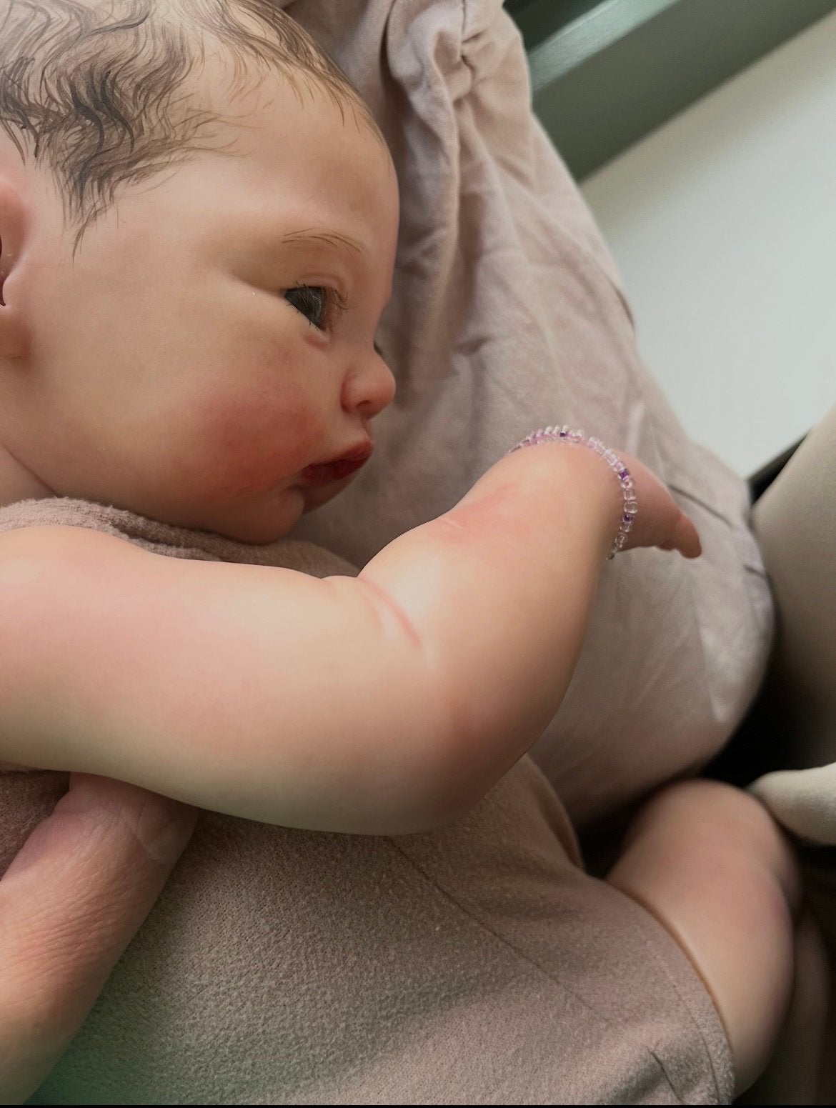 Reborn pop baby Milou 44cm 4 pond gestoffeerd lijfje, Ophalen of Verzenden, Zo goed als nieuw, Babypop, Levensecht of Reborn