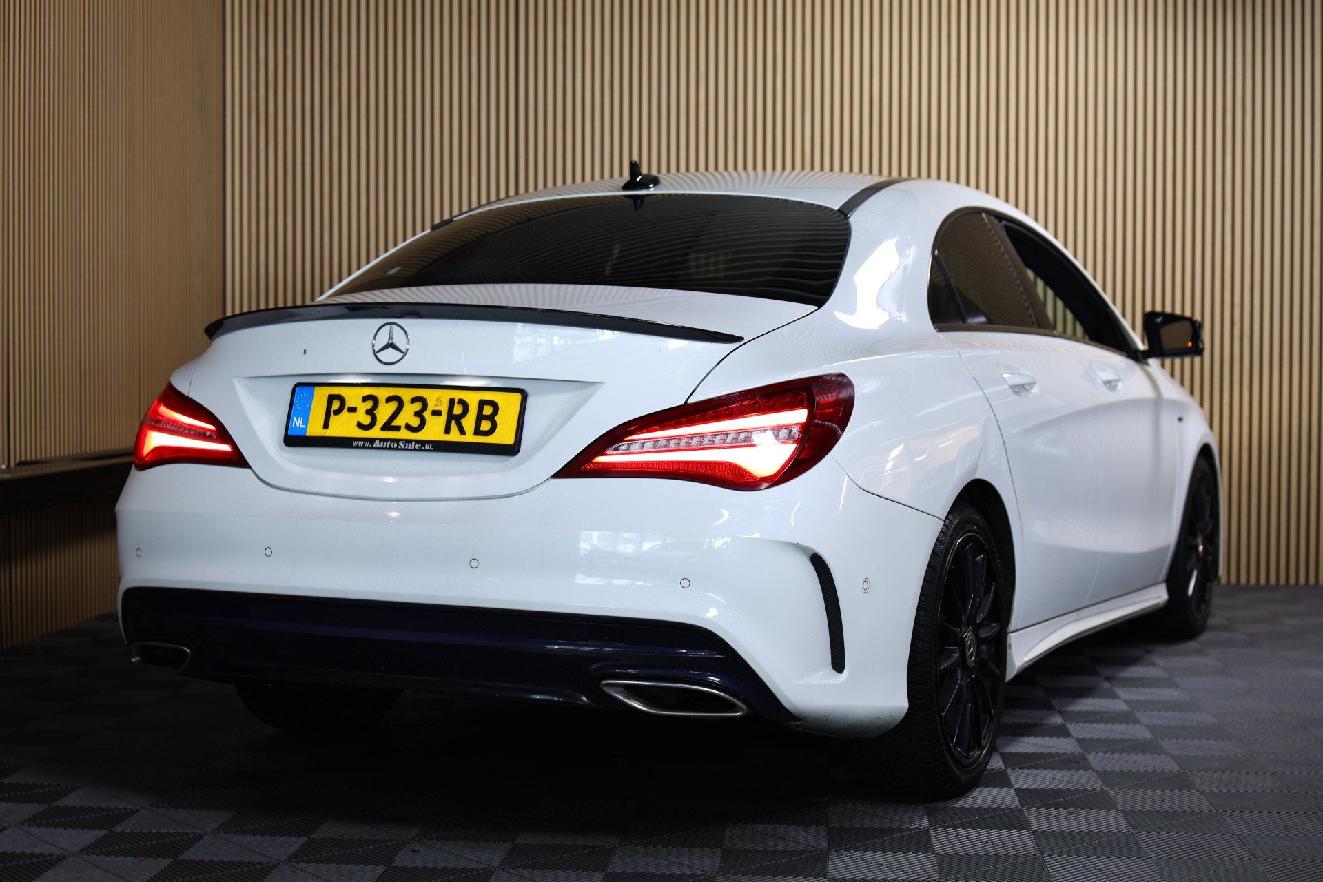 Mercedes-Benz CLA-Klasse 180 Business Solution AMG PANODAK X, Auto's, Gebruikt, Euro 6, 4 cilinders, 715 kg