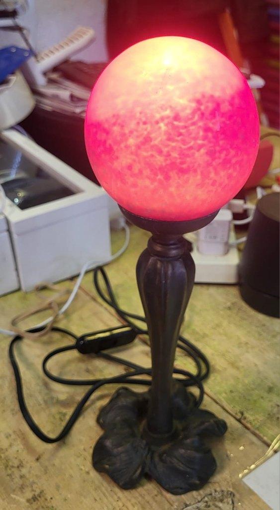 Tafellamp gloeiende bol - paars/roze/rood - Art De Franc, Ophalen of Verzenden, Gebruikt, Metaal, Minder dan 50 cm