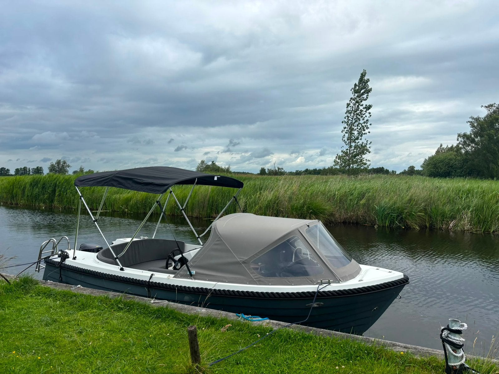 Als nieuw Sloep Valery 555  en 20 pk bb motor, Watersport en Boten, Sloepen, Overige typen, Zo goed als nieuw, Anker, Ophalen