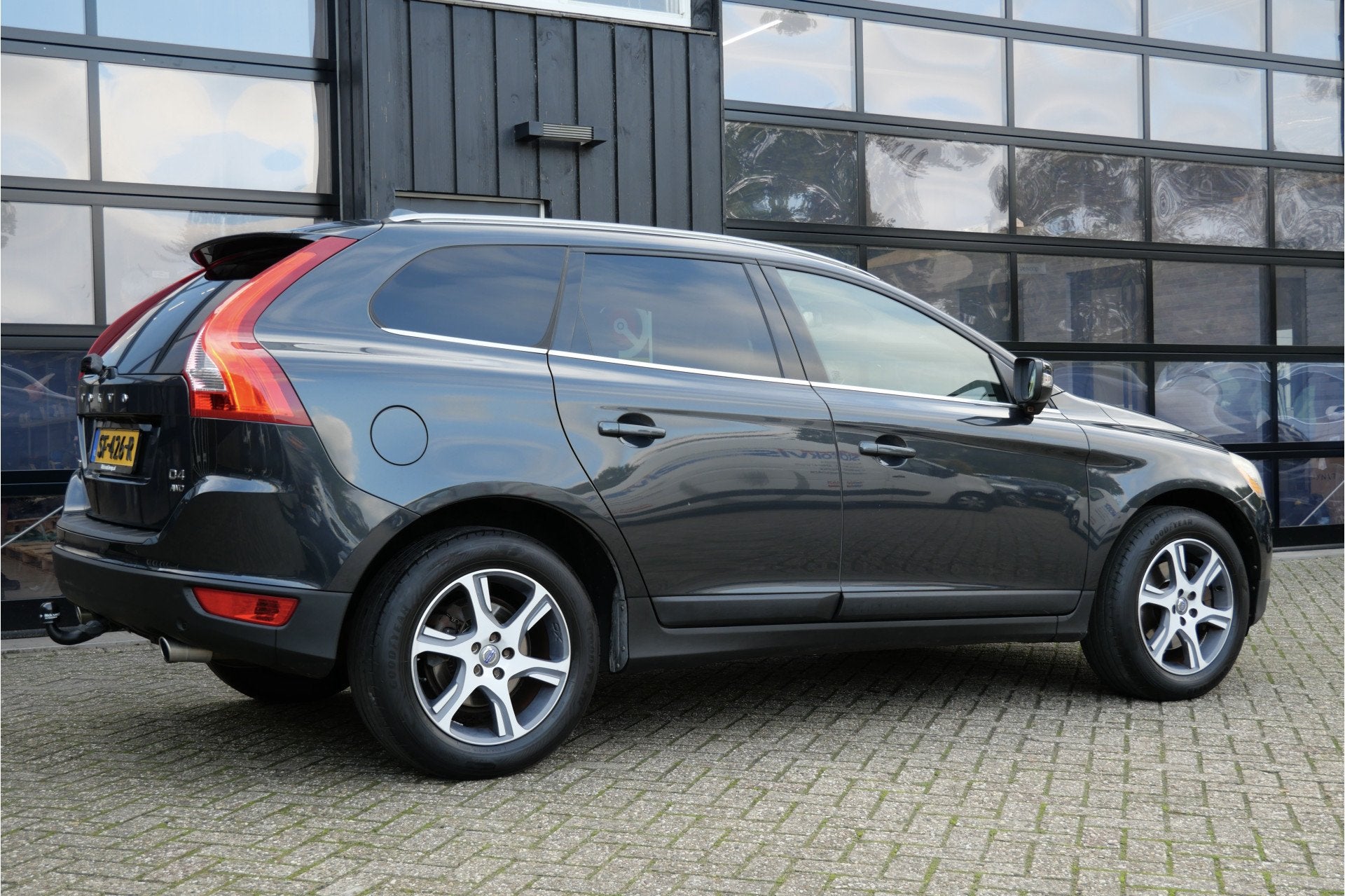 Volvo XC60 2.4 D4 Summum 5 Cilinder 164 PK | Schuifdak | Mem, Keurmerk '100% Onderhouden', Euro 5, Beige, Leder