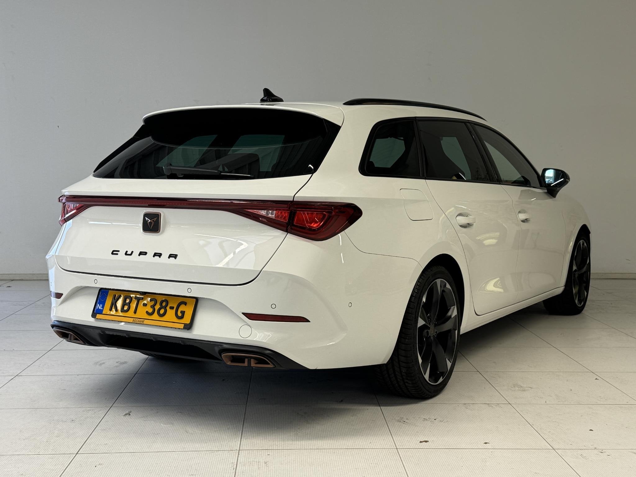CUPRA Leon Sportstourer 1.4 e-Hybrid Business | Camera | Nav, Auto's, Gebruikt, 4 cilinders, Leon, Wit