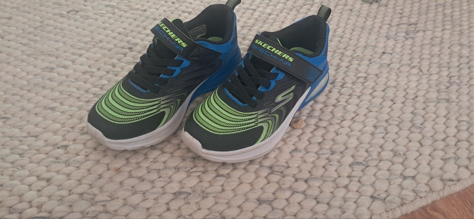 Skechers Sportschoenen Maat 33 - Zo goed als nieuw, Zo goed als nieuw, Jongen of Meisje, Sportschoenen, Skechers