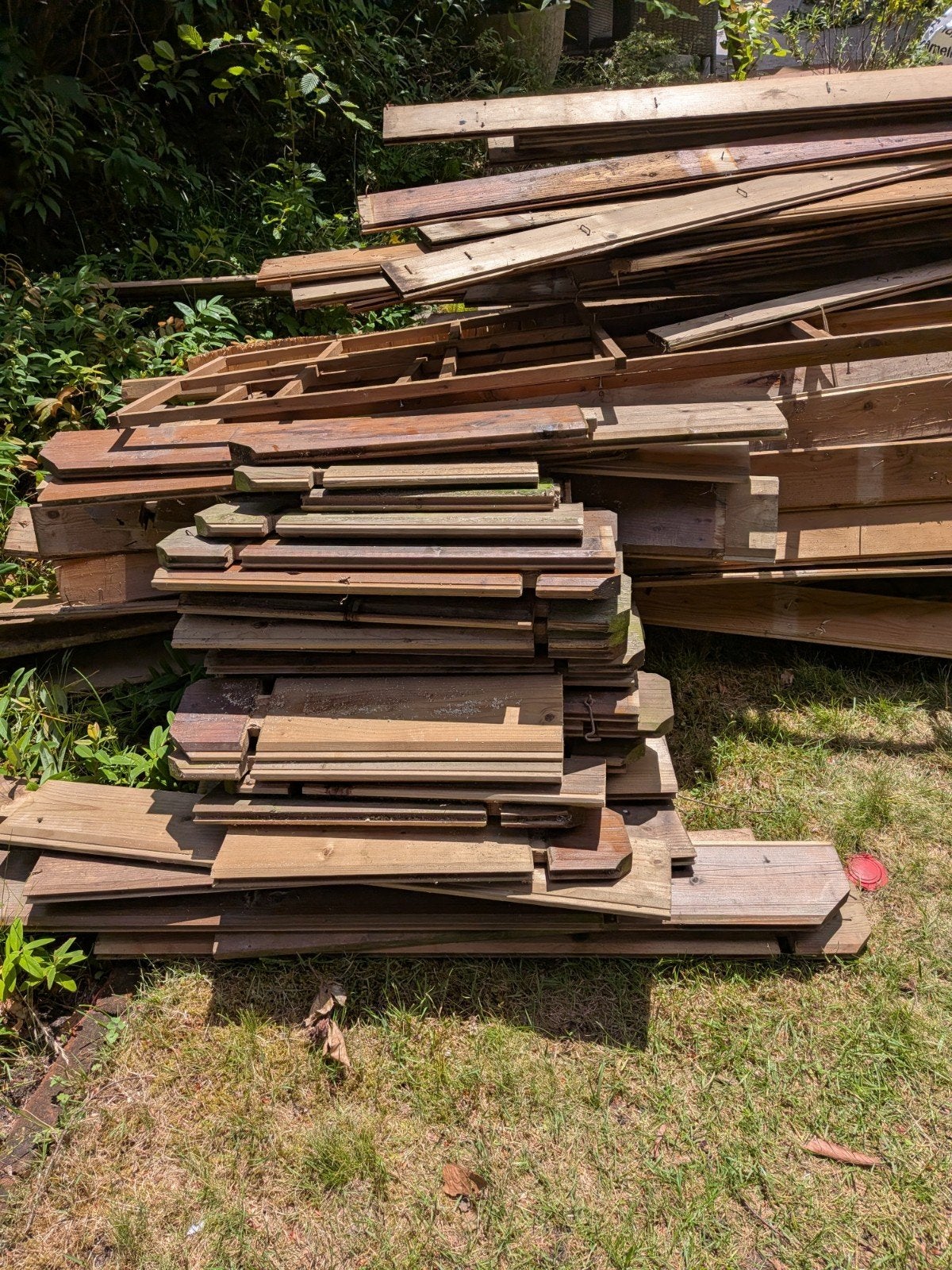 Gratis: Grenen resthout + 2 grenen blokhut deuren met glas, Doe-het-zelf en Verbouw, Hout en Planken, Ophalen