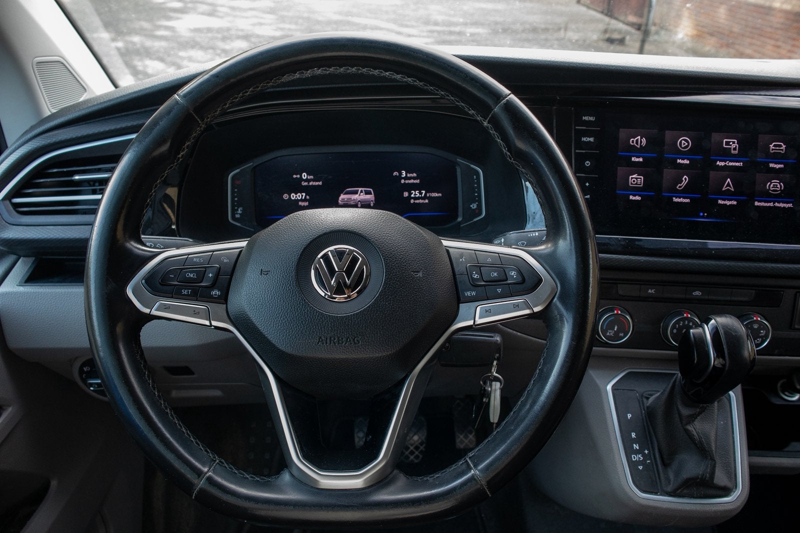 Foto 14 van VW Transporter T6.1 L2H1 DSG Koppejan styling