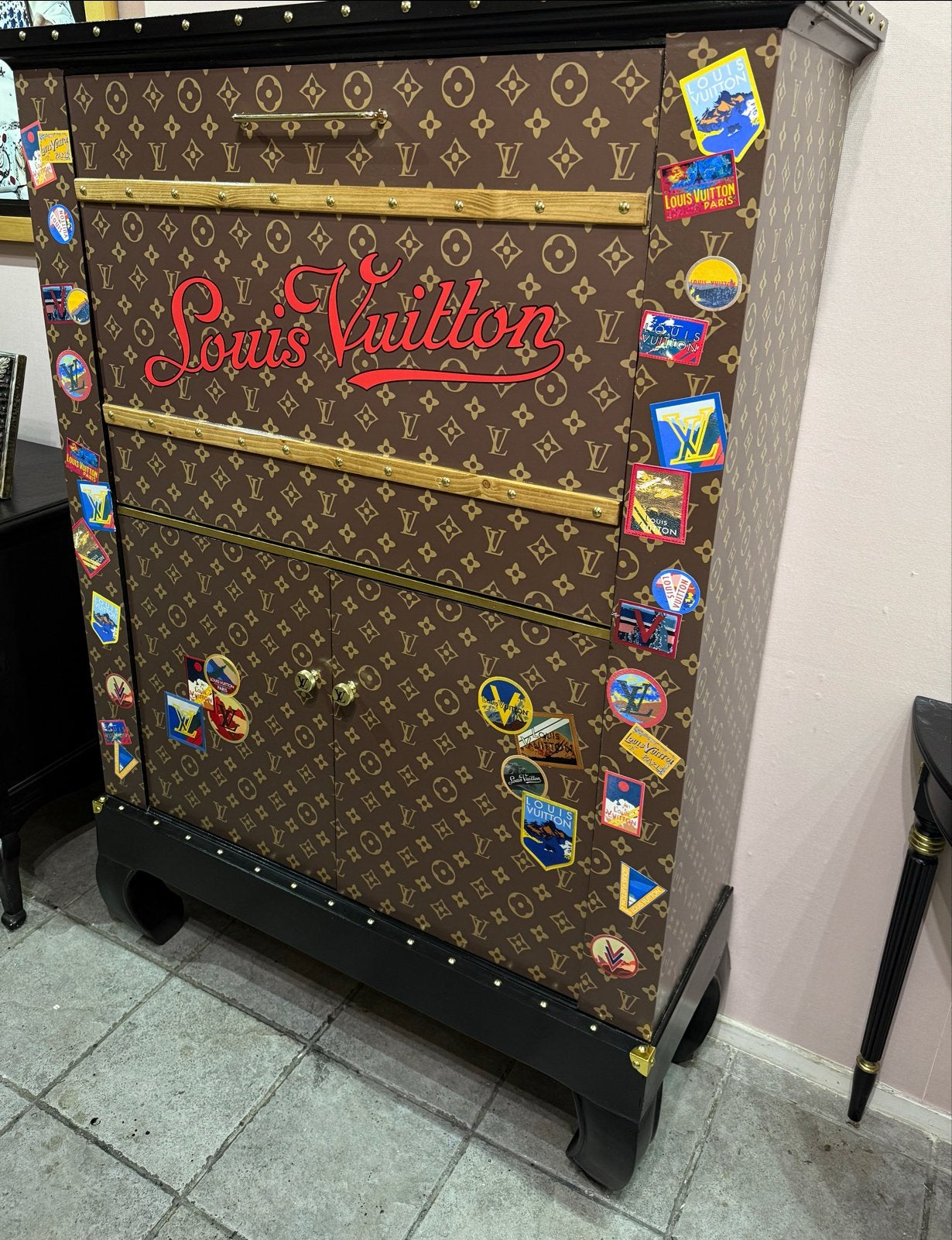 Louis Vuitton Custom Kast / Drankenkast, Ophalen, Marlons, Gebruikt, 100 tot 150 cm