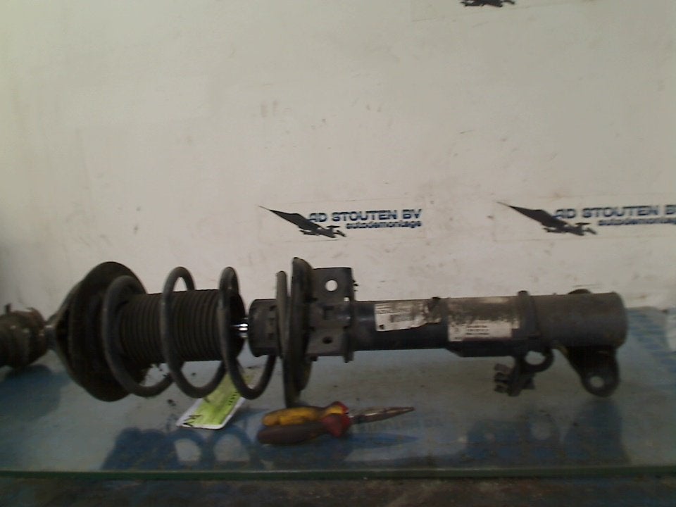 Veerpoot Rechts Voor Mercedes-Benz C (W204) 2008 A2043201613, Gebruikt, Mercedes-Benz AG, Mercedes-Benz, Mercedesstraße 120, Stuttgart 70372, , Duitsland