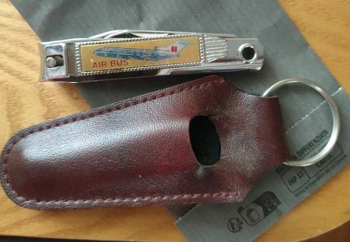 Vintage nagelknipper Airbus in leren etui, Ophalen of Verzenden, Overige typen