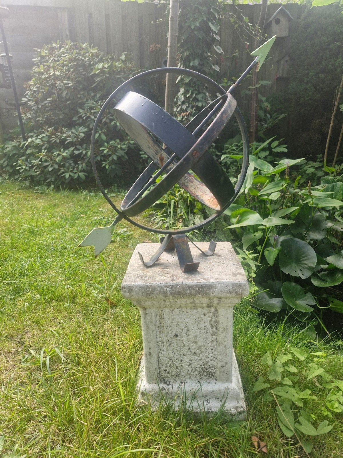 Armillarium zonnewijzer op sokkel - Tuindecoratie, Ophalen, Gebruikt, Metaal, Overige typen