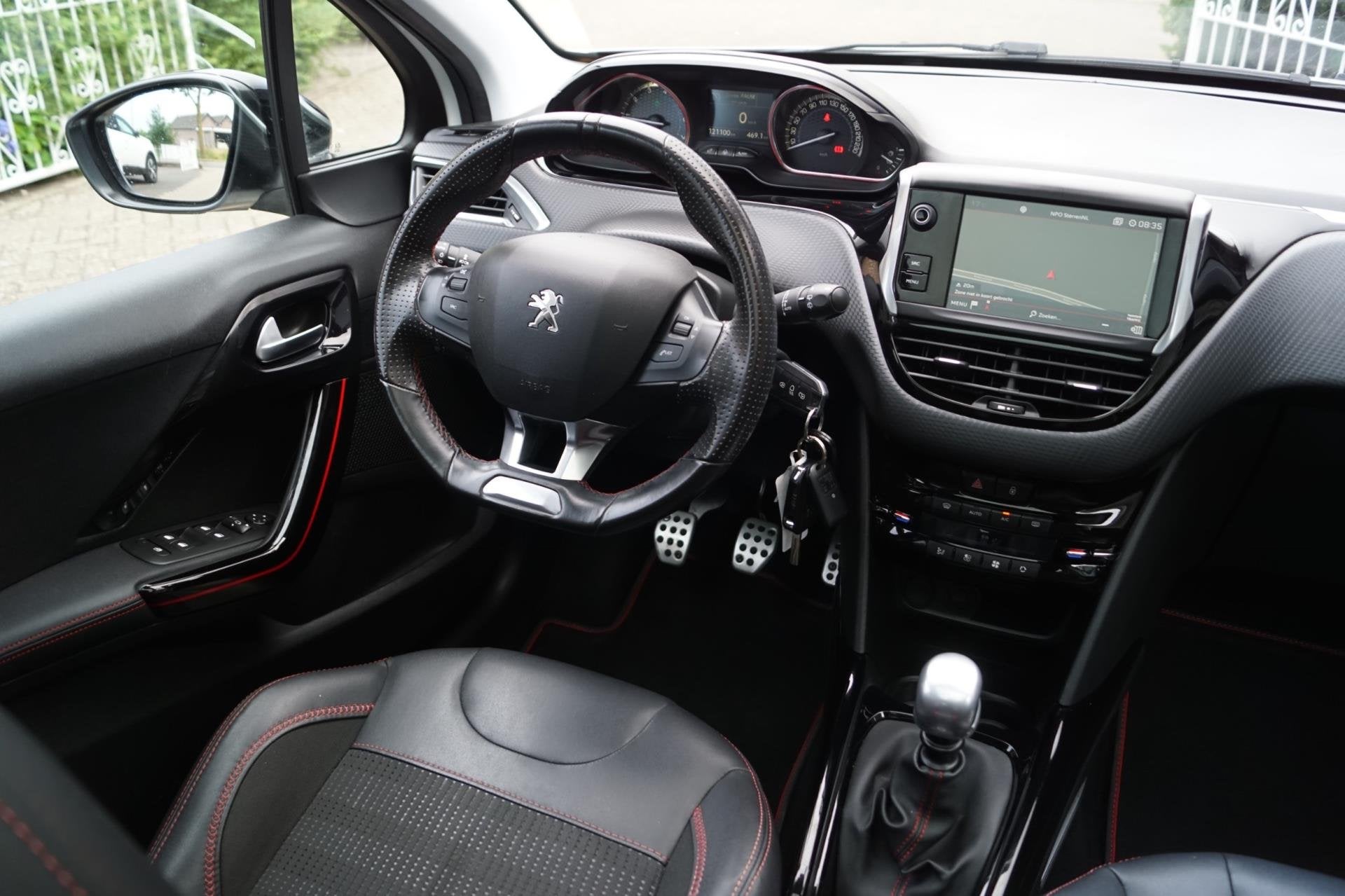 Peugeot 2008 1.2 PureTech GT-Line Panodak Half Leder Sportst, Auto's, Voorwielaandrijving, 1199 cc, Leder en Stof, Origineel Nederlands