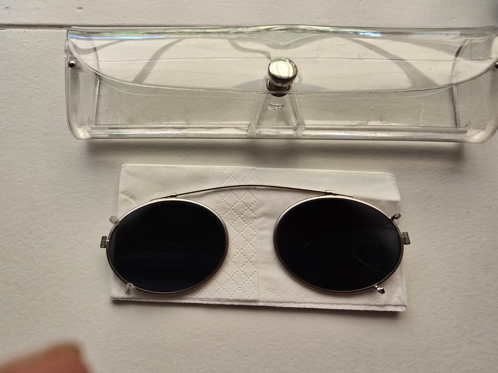 Handige ovale clip-on zonnebril- zilverkleurig – 45 x 35 mm, Ophalen of Verzenden