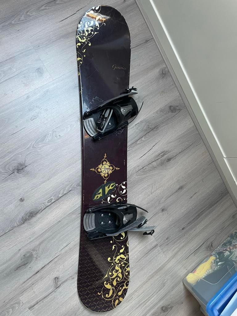 Snowboard 153cm met stevige bindingen - Klaar voor de piste!, Sport en Fitness, Snowboarden, Ophalen, Gebruikt, Board
