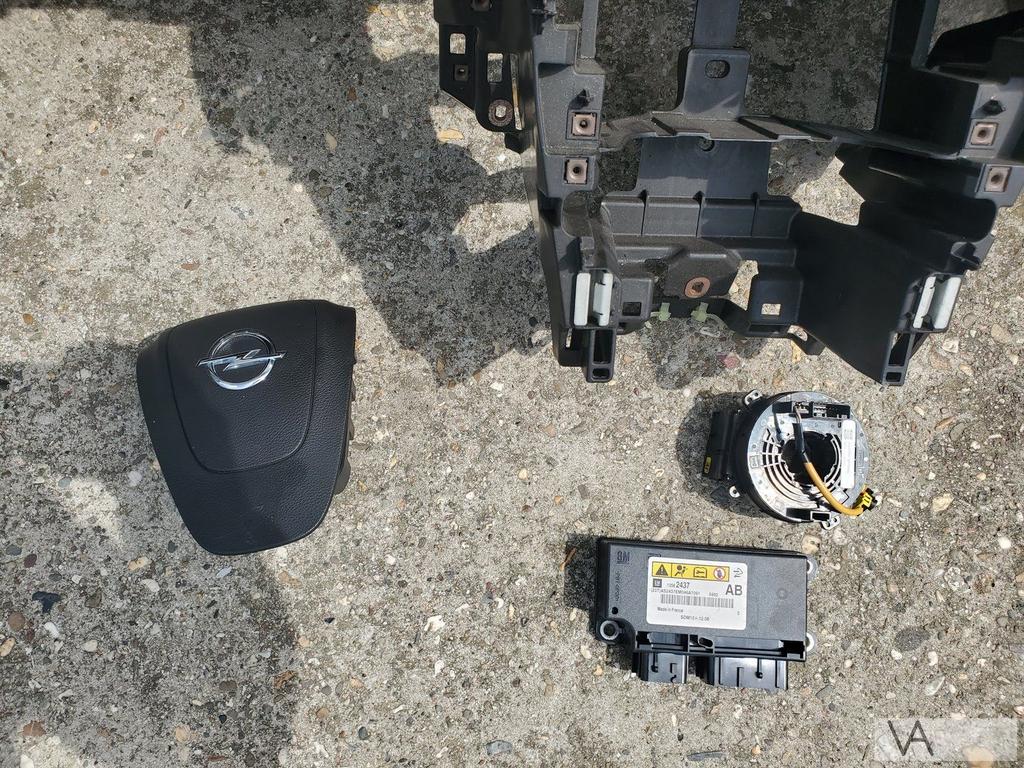 Opel Astra J 2009 tot 2015 airbag set met dashboard €100, Auto-onderdelen, Dashboard en Schakelaars, Gebruikt, -, -, Opel