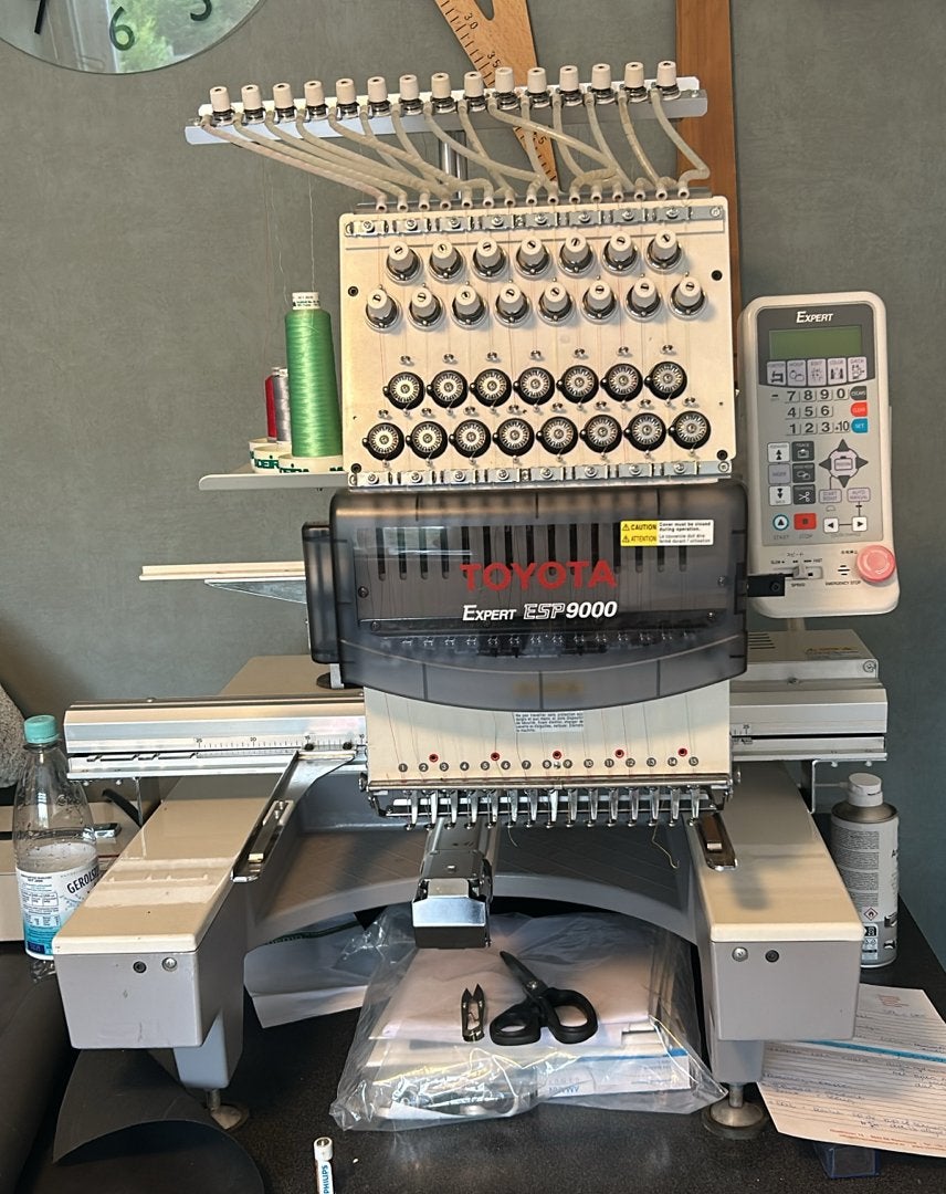 Toyota Expert ESP9000 Borduurmachine - Professioneel, Hobby en Vrije tijd, Borduren en Borduurmachines, Ophalen, Eu, Gebruikt