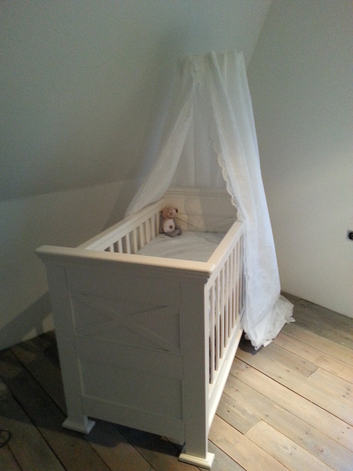 Babykamer New England: Ledikantje en Commode, Kinderen en Baby's, Ophalen, Zo goed als nieuw, Jongetje of Meisje