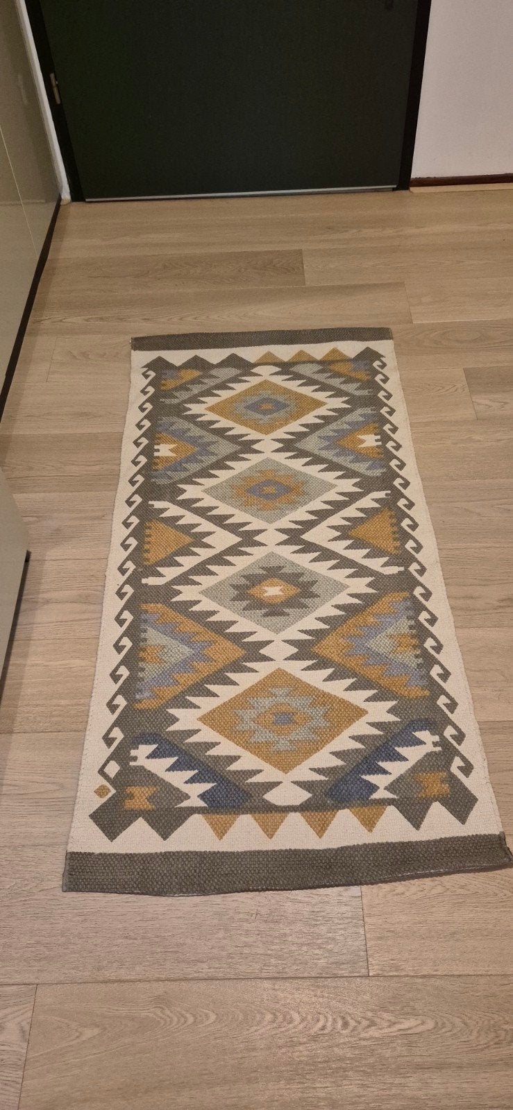 Vloerkleed van JYSK - Reinrose, Huis en Inrichting, Stoffering | Tapijten en Kleden, Ophalen, Gebruikt, 100 tot 150 cm, Grijs