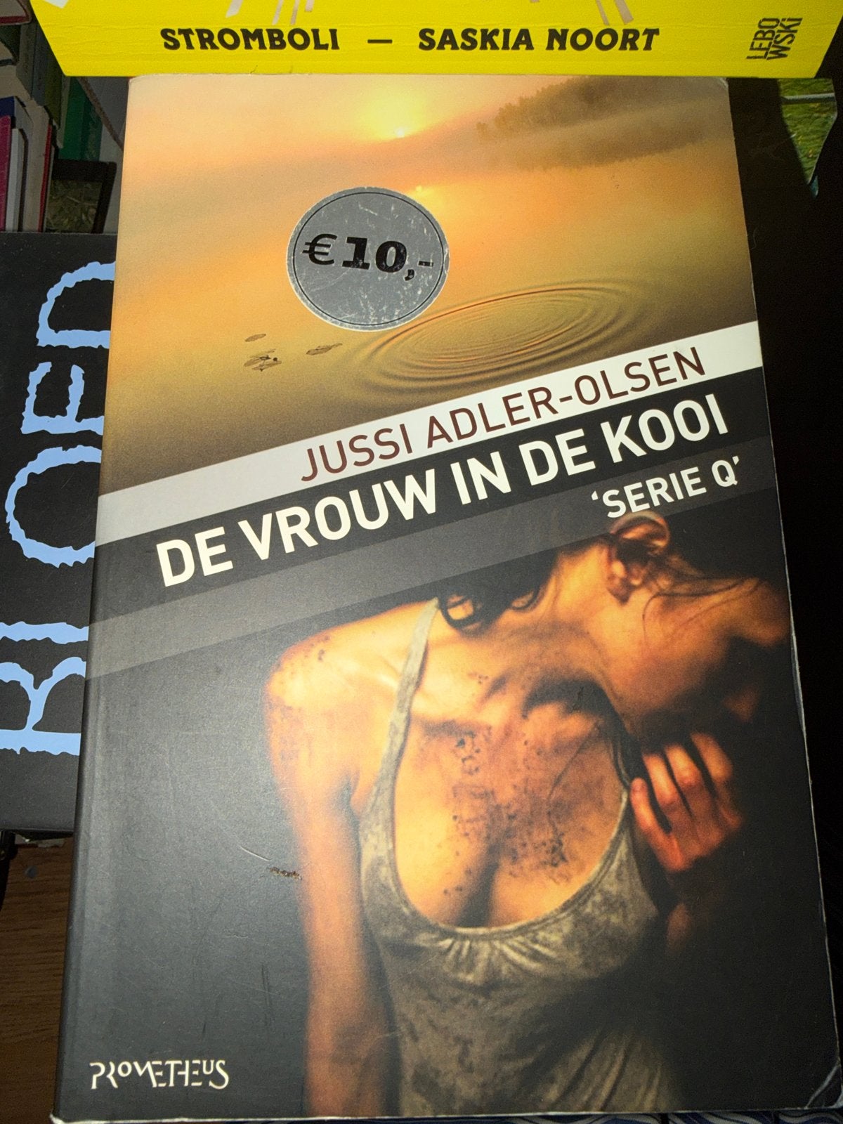 KKK.  Jussi Adler-Olsen - De vrouw in de kooi, Ophalen of Verzenden, Zo goed als nieuw, Scandinavië, Jussi Adler-Olsen