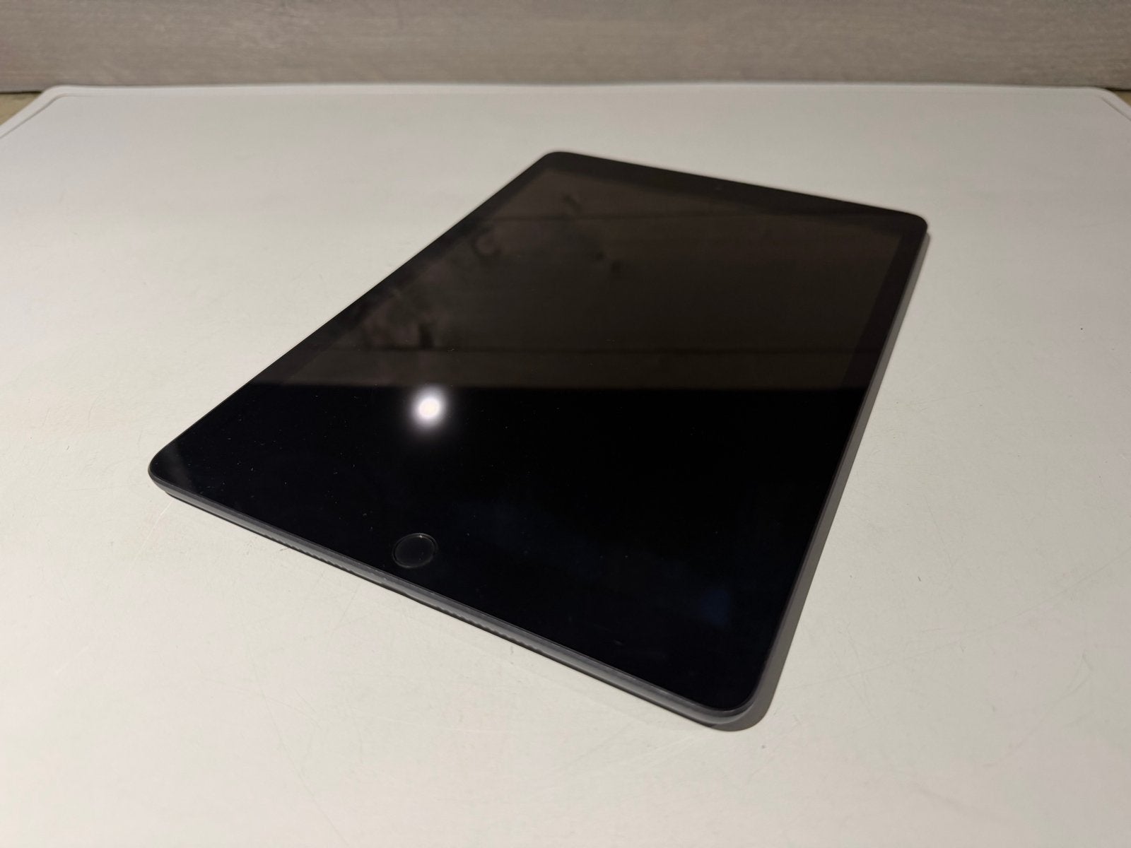Apple iPad 8e generatie 10.2 inch 64GB Wifi Spacegrijs, Ophalen of Verzenden, Zo goed als nieuw, Nvt, Nvt