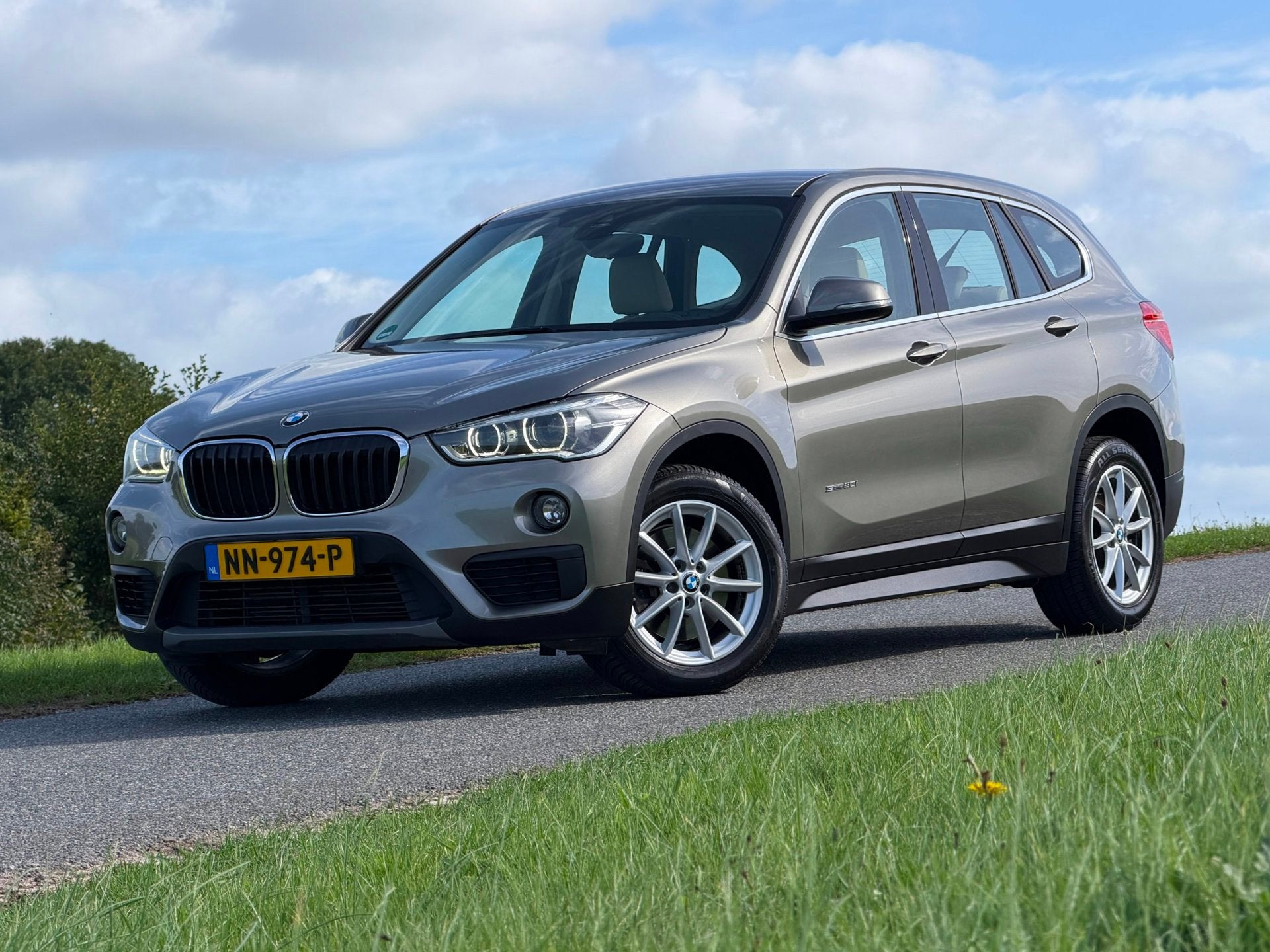 BMW X1 sDrive20i High Executive |Head-up |Keyless |Leder |St, Auto's, 1998 cc, Bedrijf, SUV of Terreinwagen, 84 €/maand