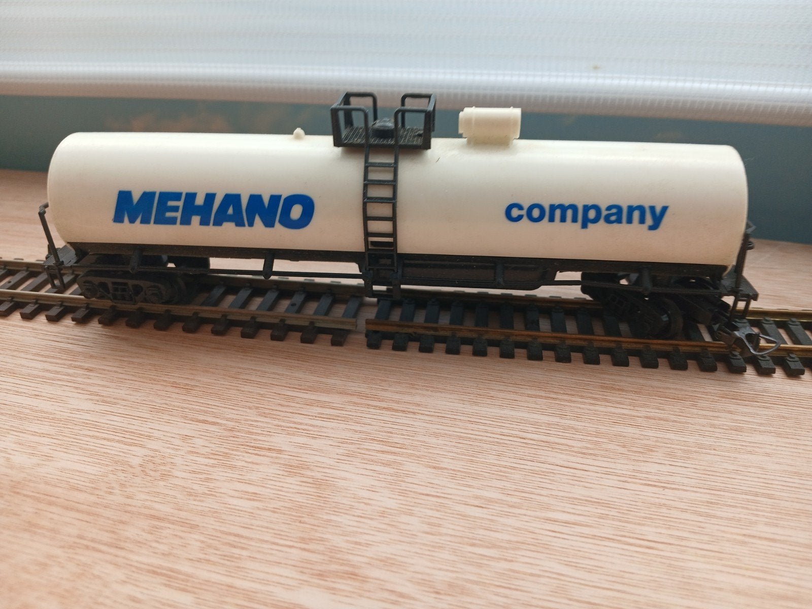 Grote tankwagen voor HO spoor - Mehano, Hobby en Vrije tijd, Ophalen of Verzenden