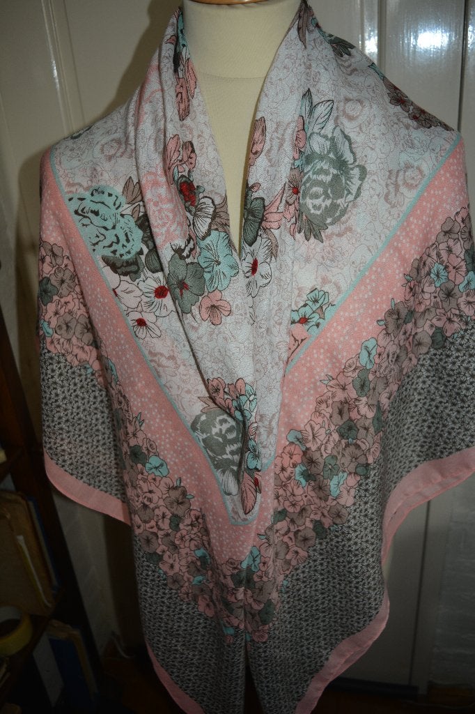 capelli new york, mooie grote vierkante shawl/omslagdoek, Kleding | Dames, Capelli New York, Maat 46/48 (XL) of groter, Ophalen of Verzenden