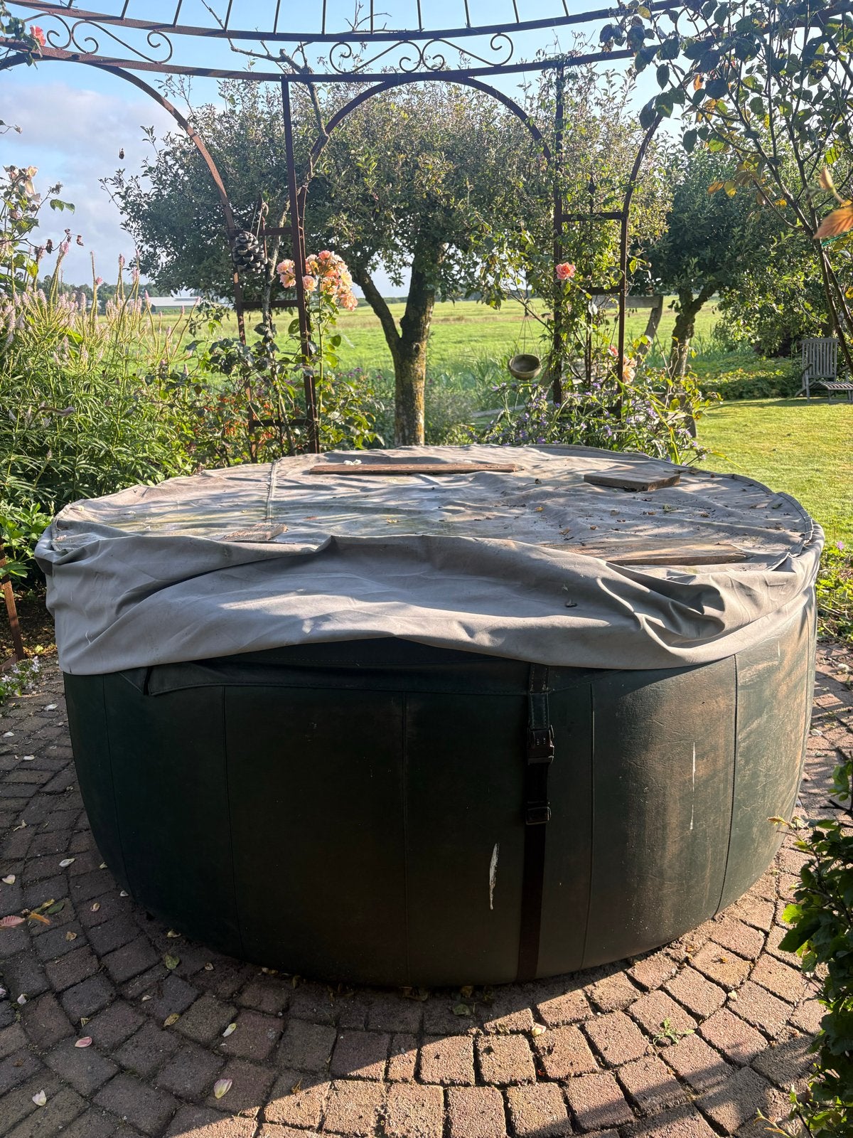 Hot tub zonder motor - Ideaal als dompelbad (Ø 1.90m), Gebruikt, Inbouw, Vast, Afdekzeil